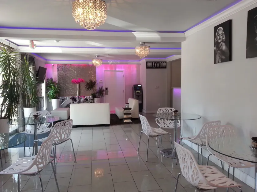Hollywood VIP Hotel - Image 1