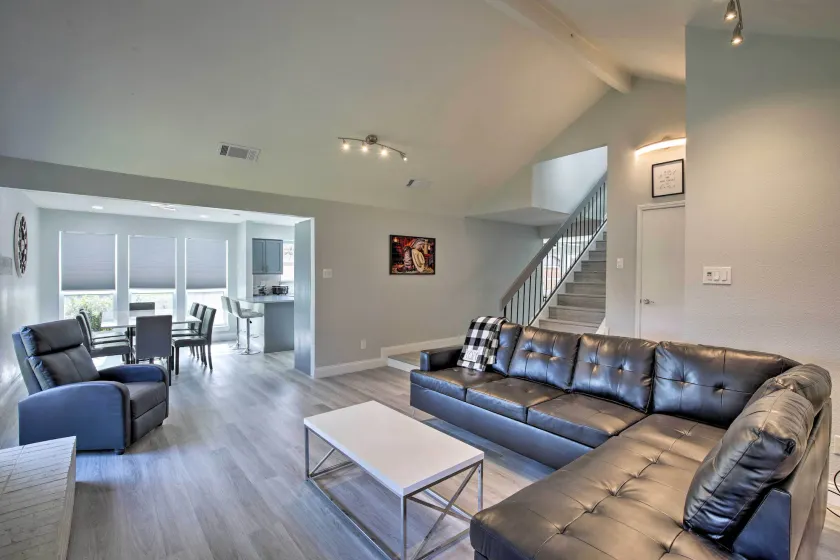 17 Mi to Dallas: Richardson Home w/ Hot Tub - Innvendig