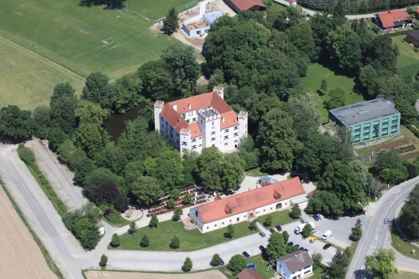 Schlossparkhotel Mariakirchen - Image 1