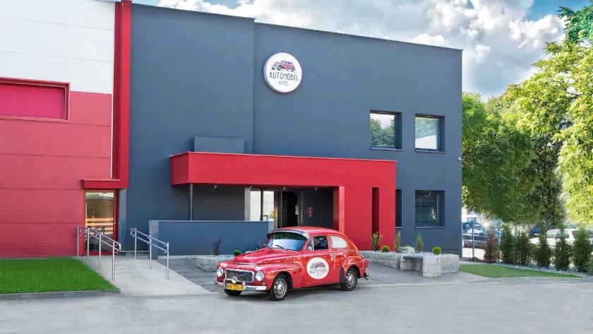 Automobil Hotel - Image 1