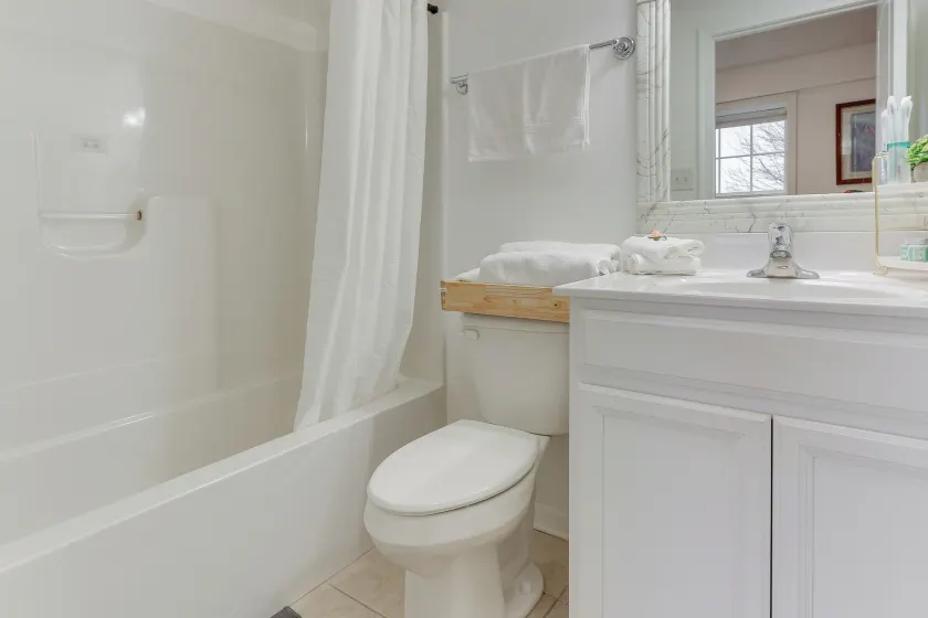 Cozy Inwood Apartment: History, Hiking & Wine! - Interior