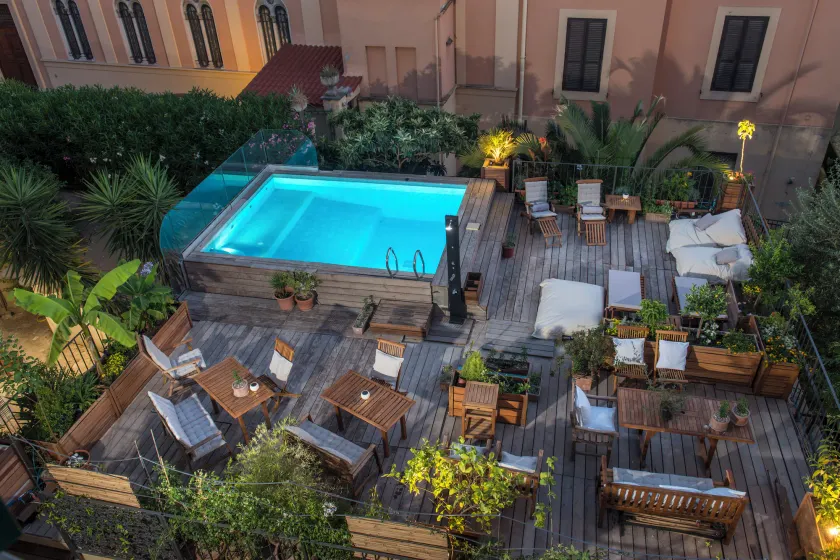 Palm Gallery Hotel - Image 1