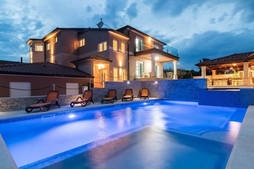 Luxury Villa Maxima - Image 1