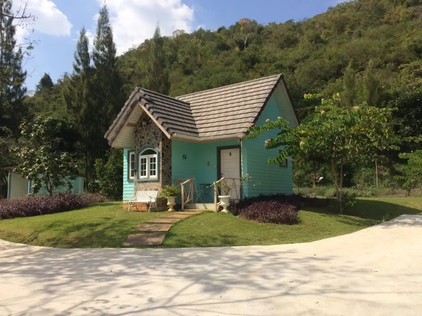 Cottages @ Hill Resort - Image 1