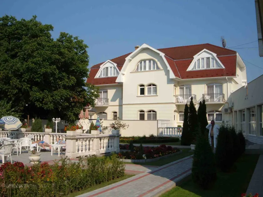 Aqua Blue Hotel - Image 1