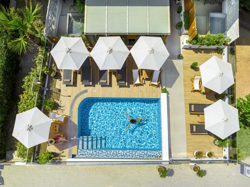 Calla Luxury Seafront Suites - Image 1