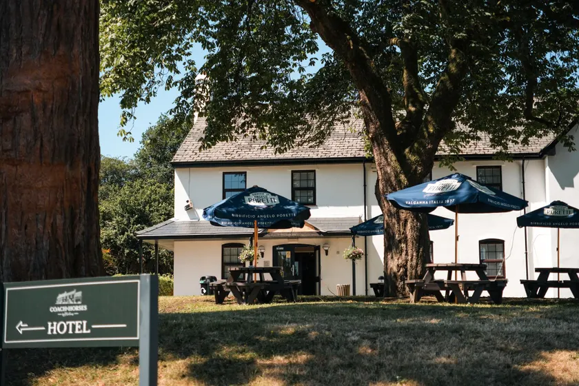 Coach & Horses Hotel - Image 1