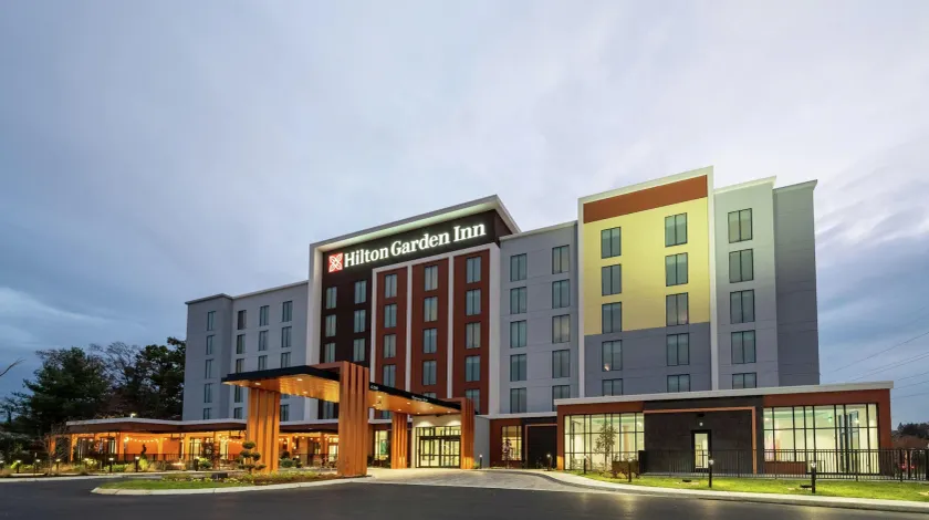 Hilton Garden Inn Knoxville Papermill Drive - Image 1