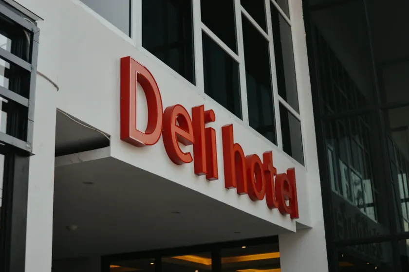 Deli Hotel - Image 1