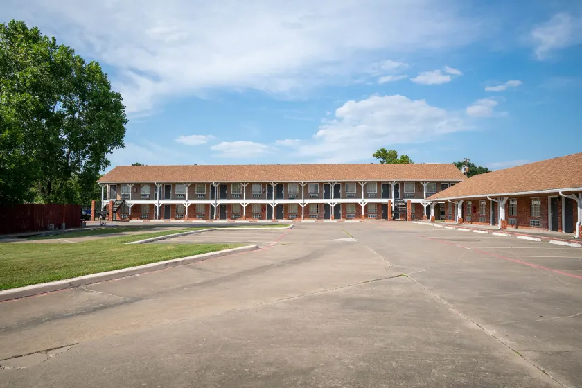 Countryside Inn - Image 1