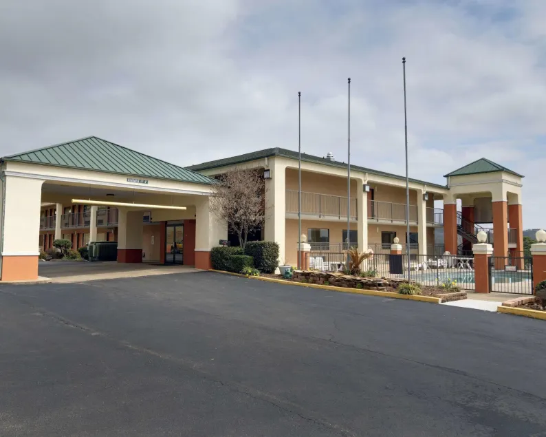 Quality Inn & Suites Clarksville - Image 1