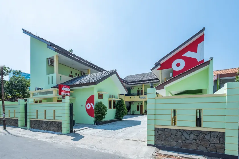 OYO 1399 Cemara Residence Syariah - Image 1