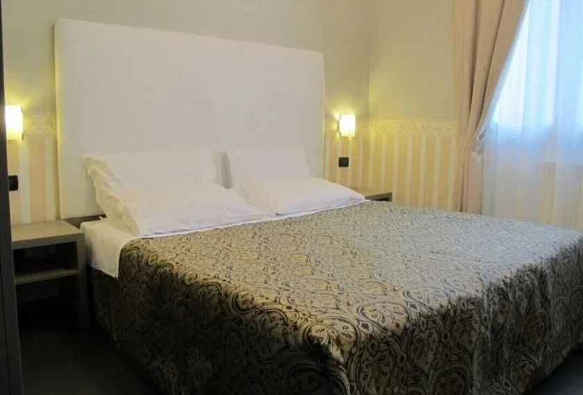 Hotel Laguna Residence - Image 1