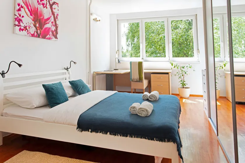 Bright 2bdr Apartment With a Balcony - Image 1