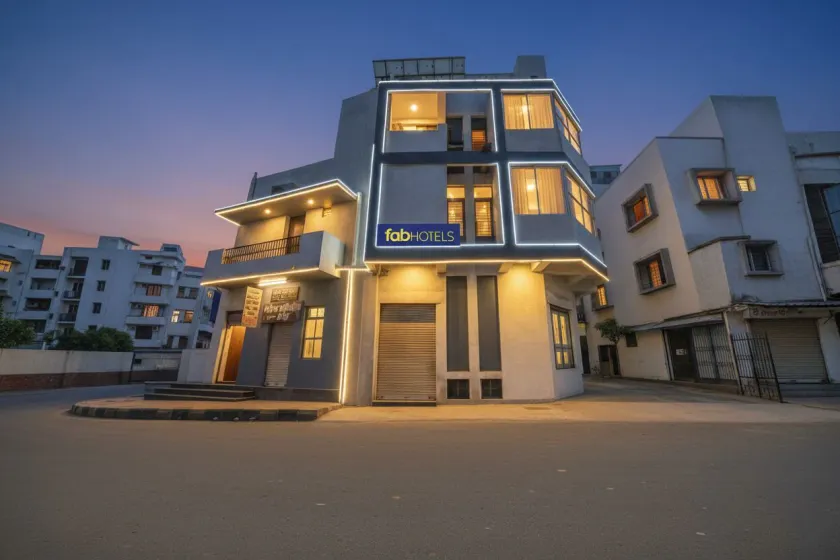 FabHotel SK - Nr Rajkot Municipal Corporation, Central Zone 120M - Image 1
