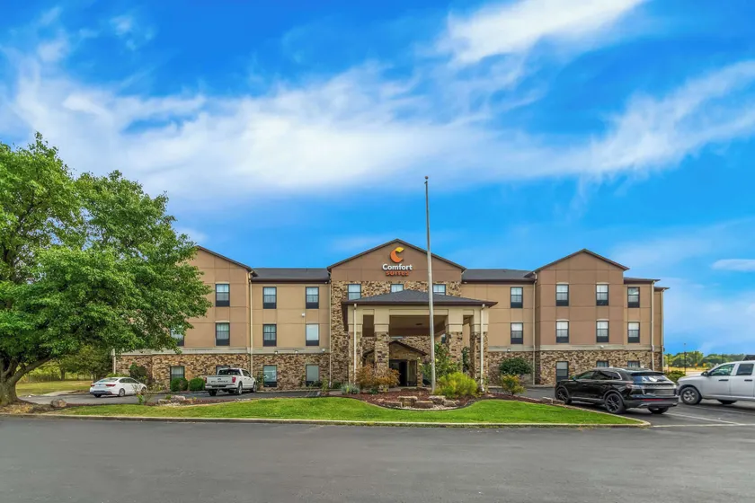 Comfort Suites Vincennes - Image 1