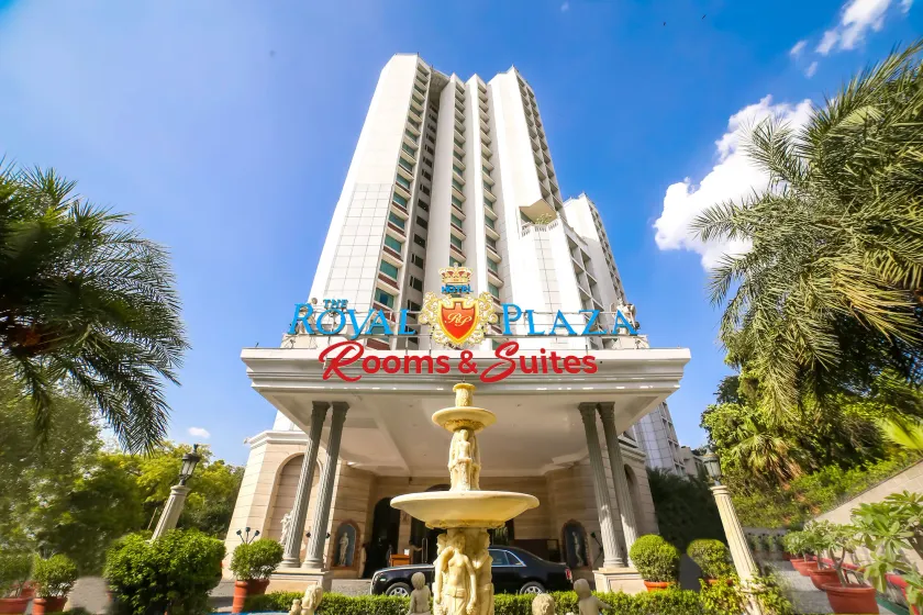 Hotel The Royal Plaza - Image 1