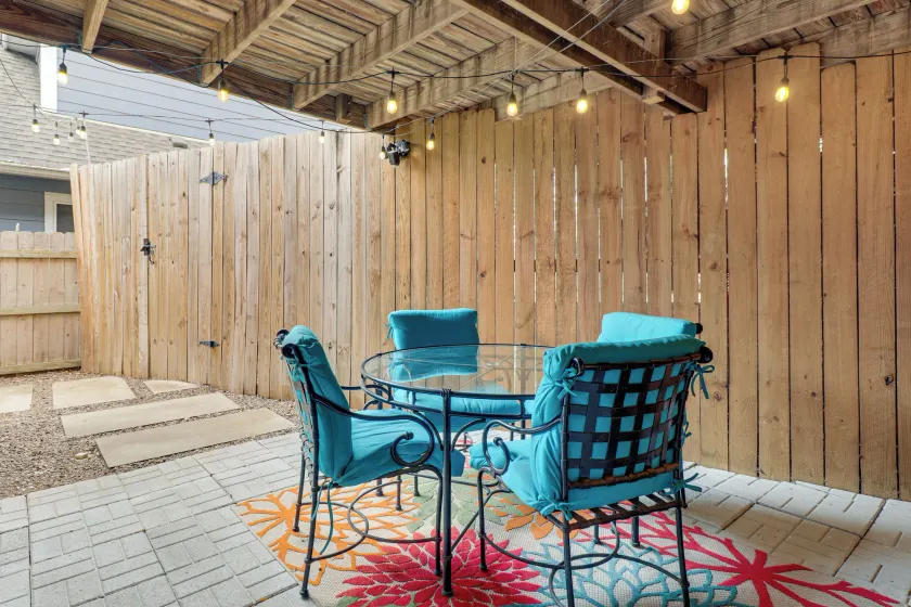 3 Mi to Dtwn Austin! Sleek Apt w/ Private Patio - Image 1