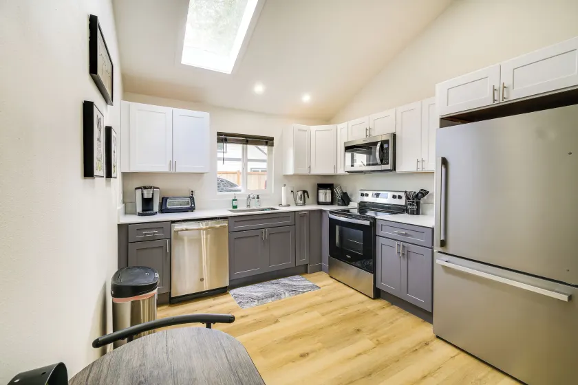 Modern Pacific Vacation Rental: 5 Mi to Lake Tapps - Interiør