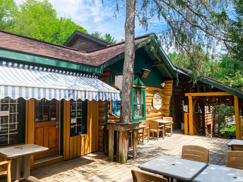 Auberge Alpine Inn - Image 1