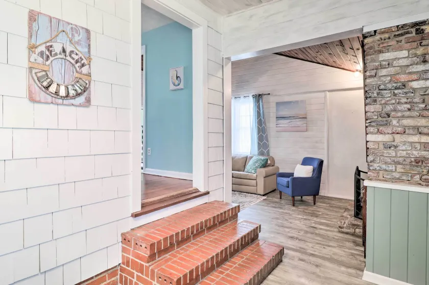 Pool home sleeps 6 with large fenced yard - Interiør