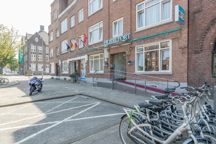 Hotel Port - Image 1