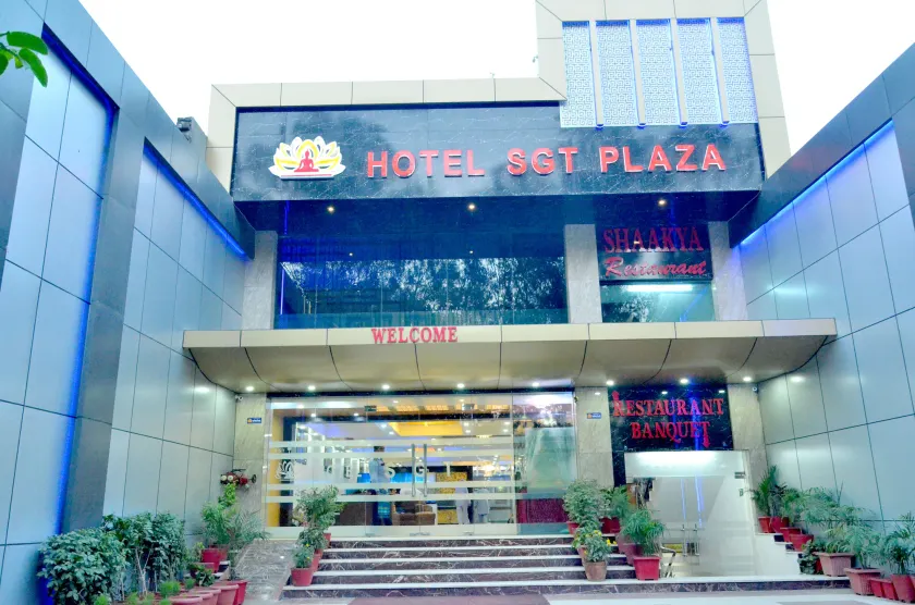 Hotel SGT Plaza - Image 1