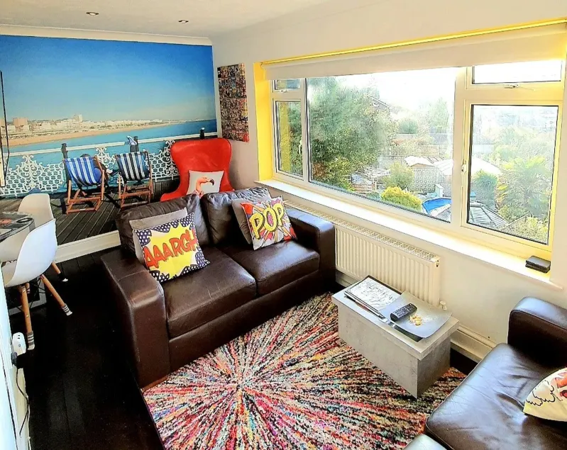 3 Bed House Stunning Views And Free Parking - Image 1