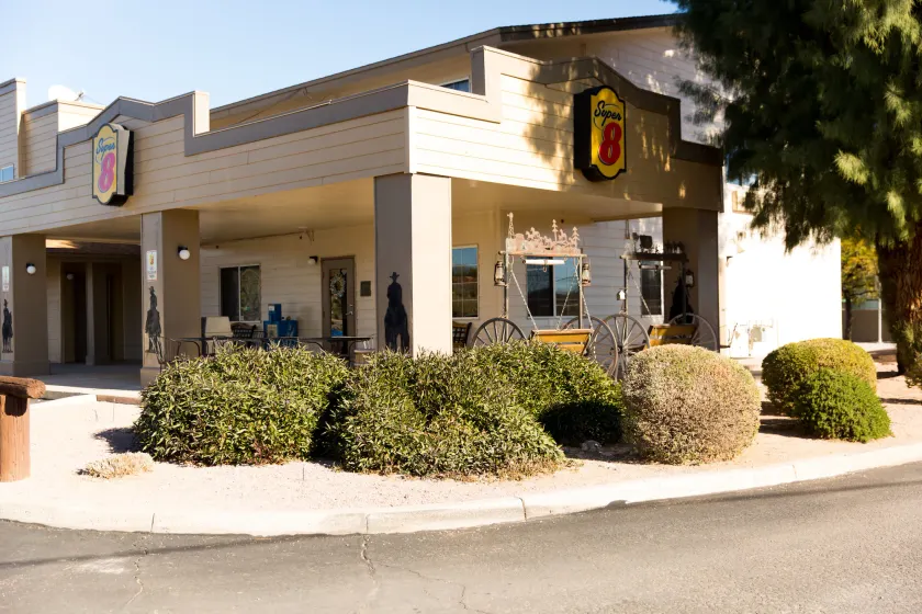 Super 8 by Wyndham Wickenburg AZ - Image 1