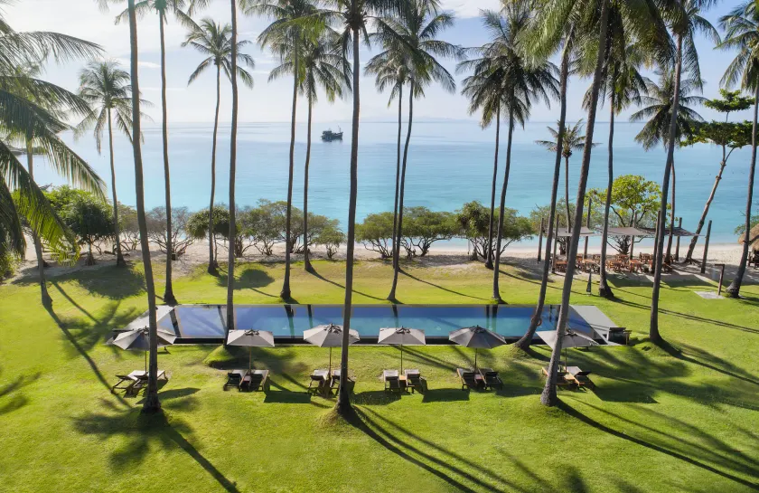Haadtien Beach Resort - Image 1