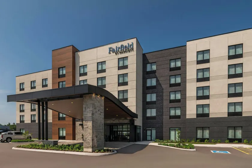 Fairfield Inn & Suites Gravenhurst Muskoka  - Image 1