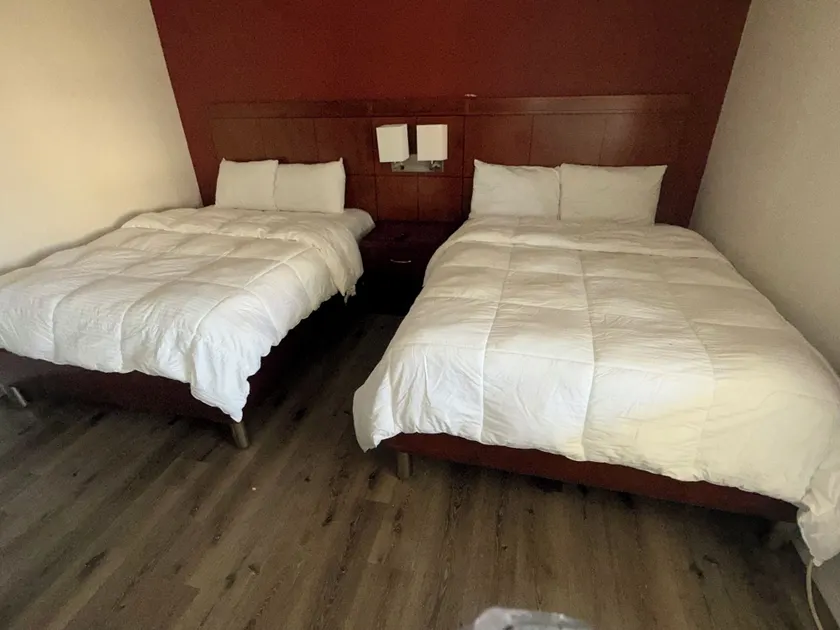 RIDGEWAY INN - Image 1
