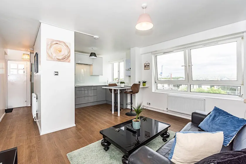 Magnificent and centrally located flat - Image 1