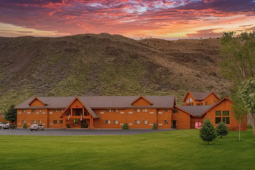 Yellowstone Village Inn and Suites - Image 1