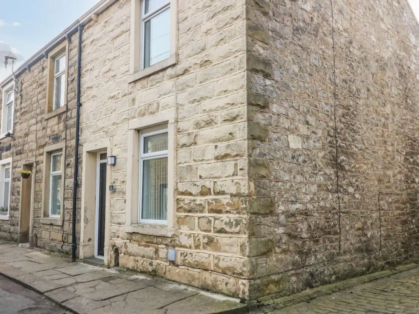 2 Brook Street - Image 1
