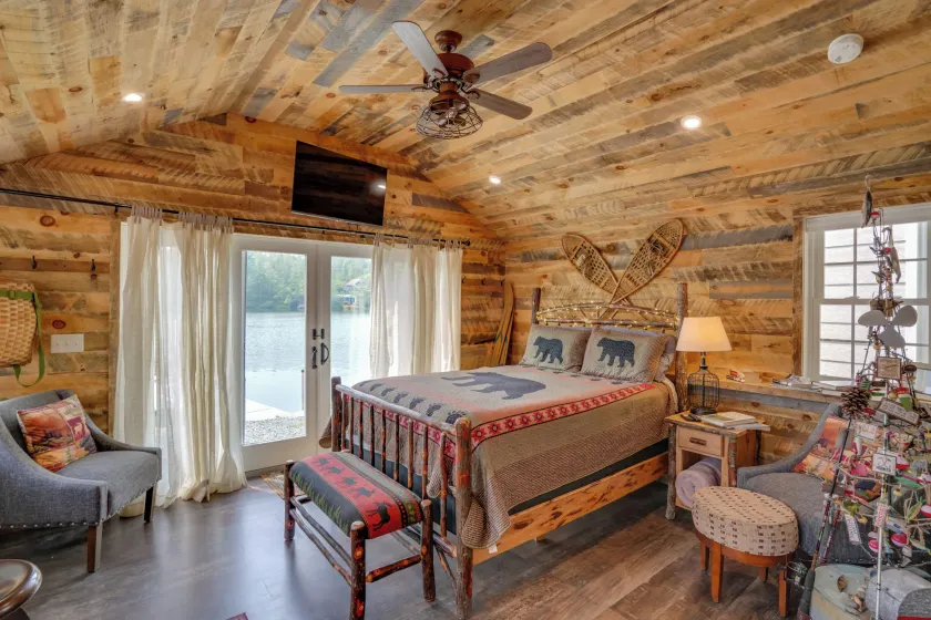 Cozy Crooked Lake Cabin: Snuggle In & Stay Awhile - Image 1