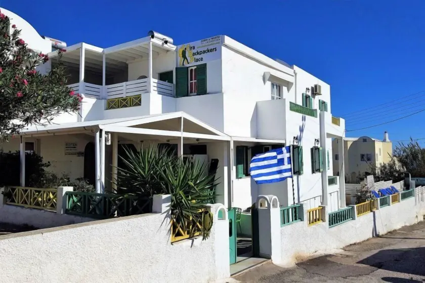 Fira Backpackers Place - Image 1