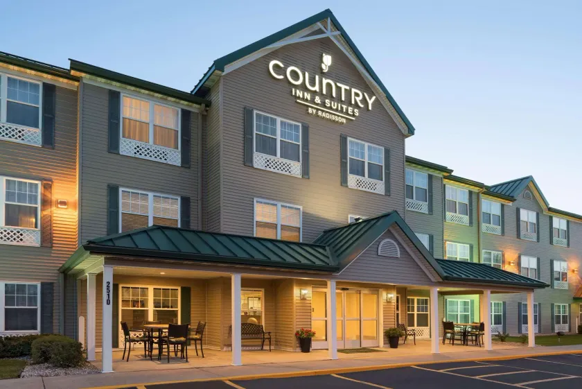 Country Inn & Suites by Radisson, Ankeny, IA - Image 1