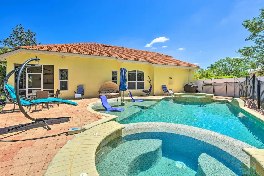 Sun-Soaked Sarasota Oasis w/ Pool & Hot Tub! - Image 1
