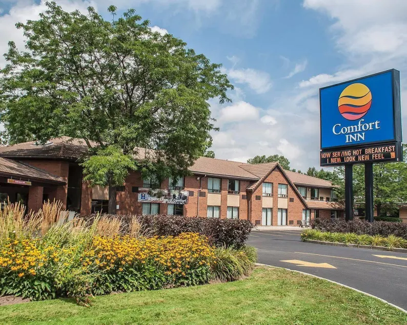 Comfort Inn - Image 1