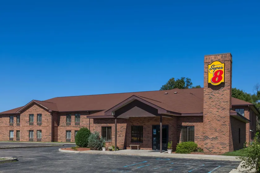 Super 8 by Wyndham Rochester - Image 1