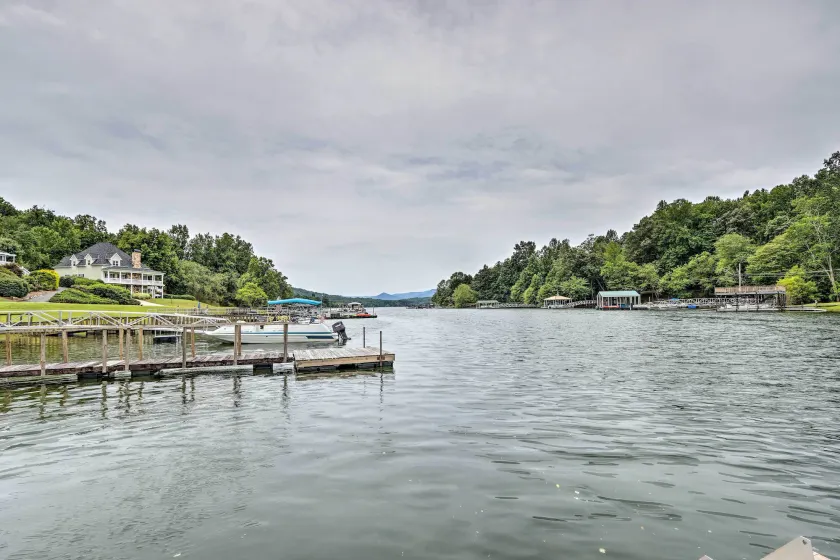 Lake Chatuge Retreat w/ Dock & Mtn Views! - Image 1
