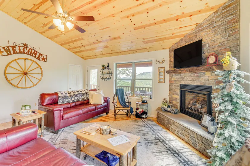 North Carolina Cabin - Pool Table & Mountain Views - Image 1