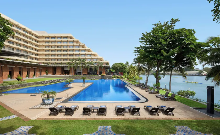 Cinnamon Lakeside - Image 1