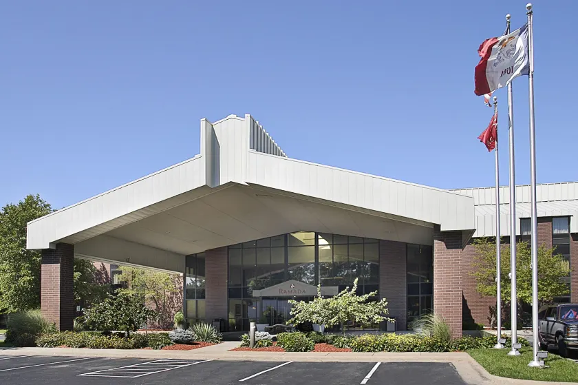 Ramada by Wyndham Bettendorf - Image 1