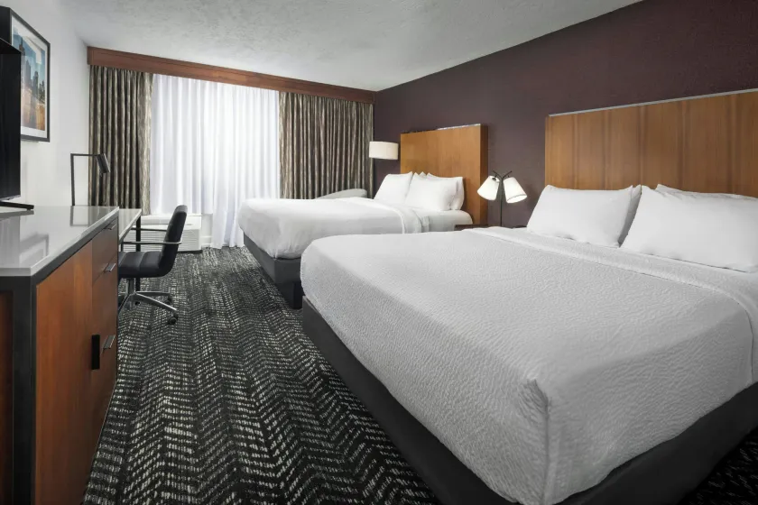 Four Points by Sheraton Kansas City Airport - Image 1