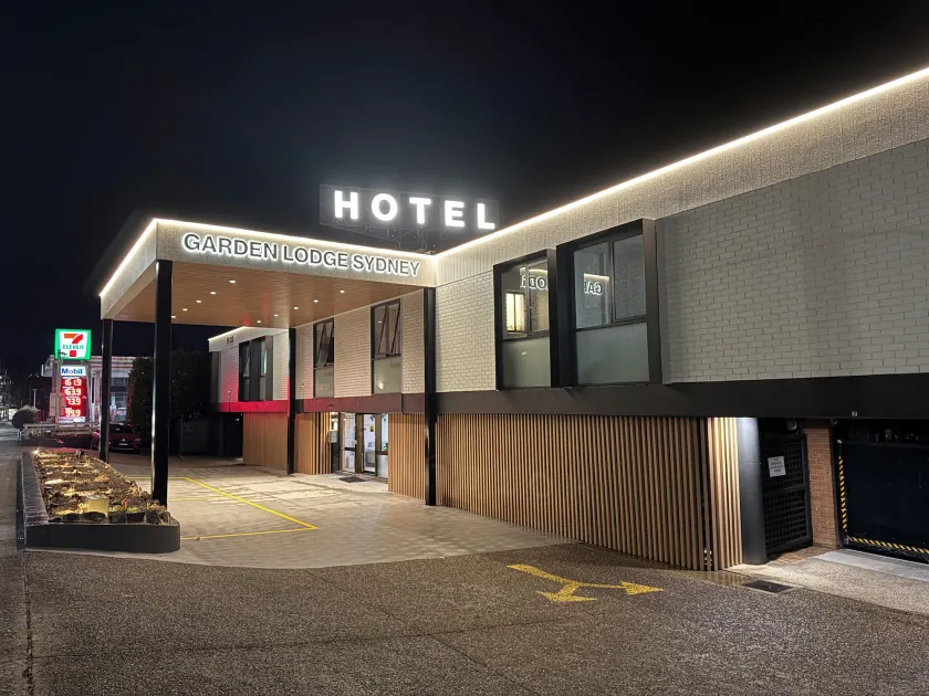 Garden Lodge Sydney Hotel - Image 1
