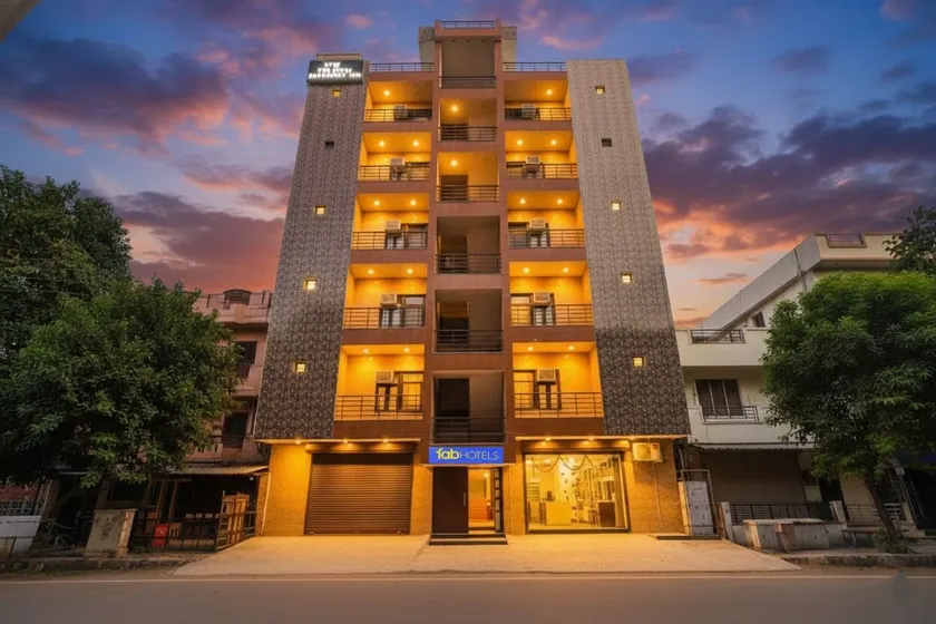 FabHotel ASP Royal Residency Inn - Image 1