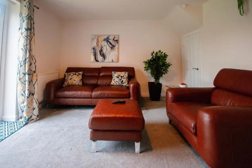 Spacious Luxurious Serviced Accommodation 2 - Image 1