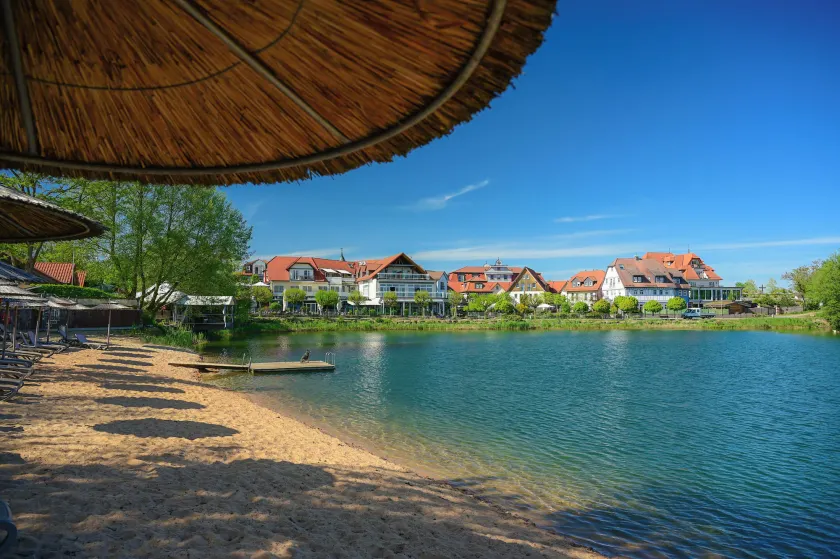 Seehotel Niedernberg - Das Dorf am See - Image 1